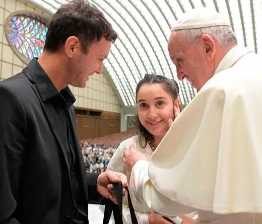 Axel cantó por primera vez en el Vaticano frente al Papa Francisco.